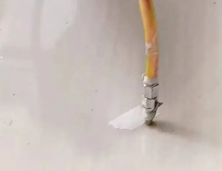临漳瓷砖空鼓维修公司专业解答在瓷砖铺贴过程中，如果使用的砂料过粗（如全部使用了粗砂），可能会导致以下问题